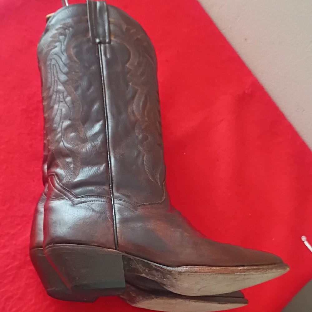 Classic Brown Leather Women's Boots - Picture 6 of 9